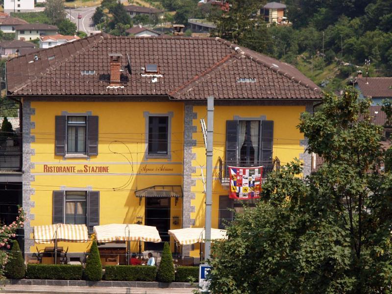 인트라냐 Ristorante Della Stazione Da Yanelo B&B 외부 사진