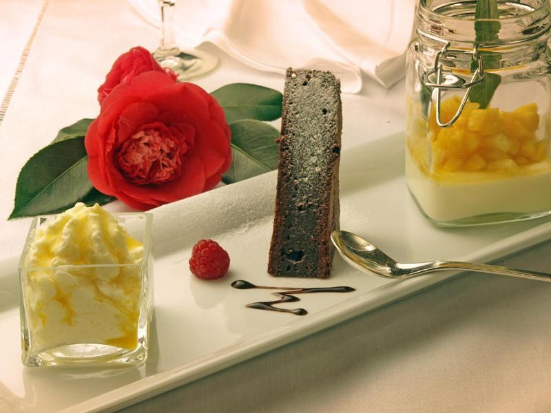 인트라냐 Ristorante Della Stazione Da Yanelo B&B 외부 사진