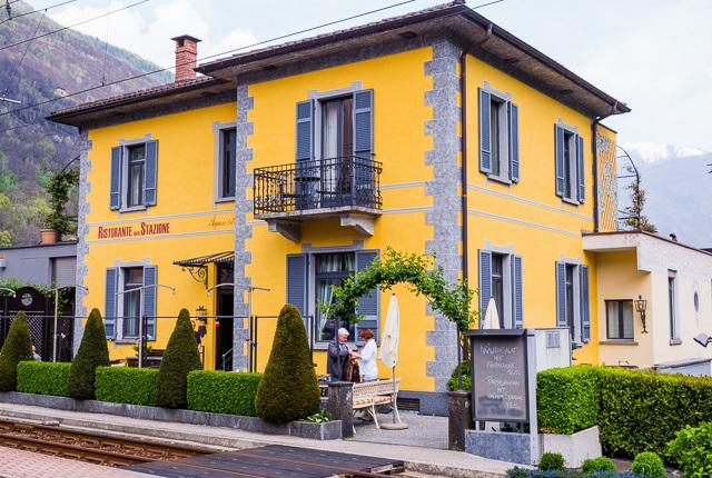인트라냐 Ristorante Della Stazione Da Yanelo B&B 외부 사진