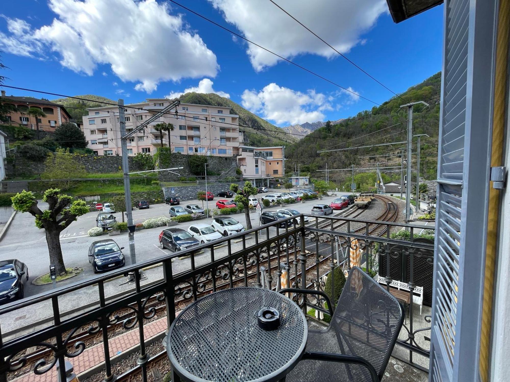 인트라냐 Ristorante Della Stazione Da Yanelo B&B 외부 사진