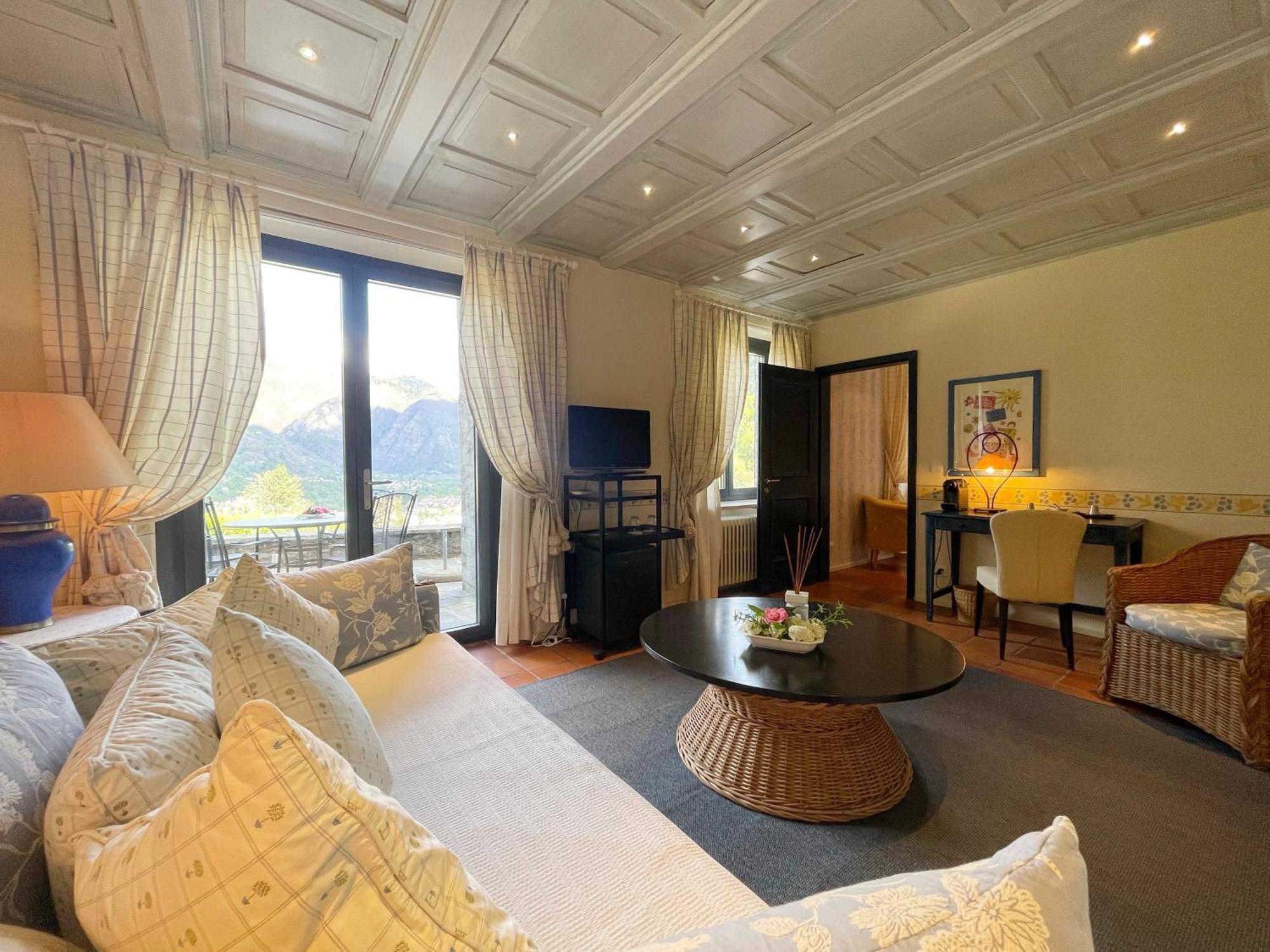 인트라냐 Ristorante Della Stazione Da Yanelo B&B 외부 사진